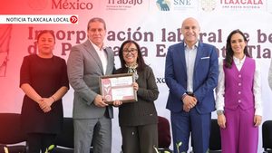 Lorena-Cuéllar-entrega-215-constancias-del-programa-“Empléate-Tlaxcala”-2026_w